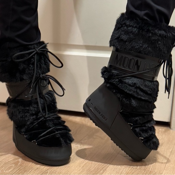 Icon Water Resistant Faux Fur Moon Boot - Picture 7 of 10